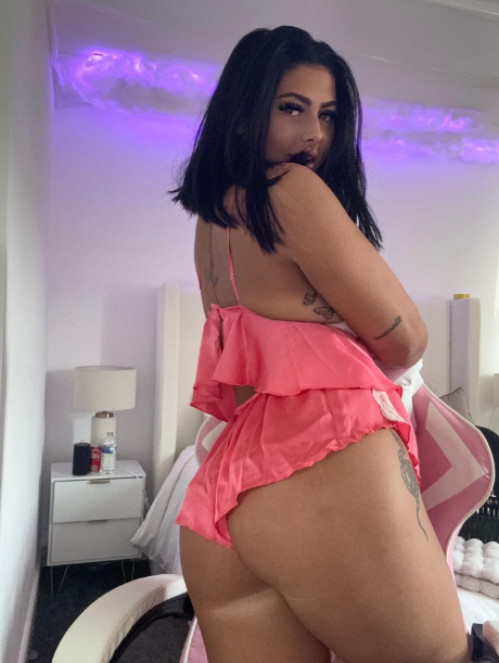 Kiahlilyy beautiful skin and ass in OnlyFans Nude Leak