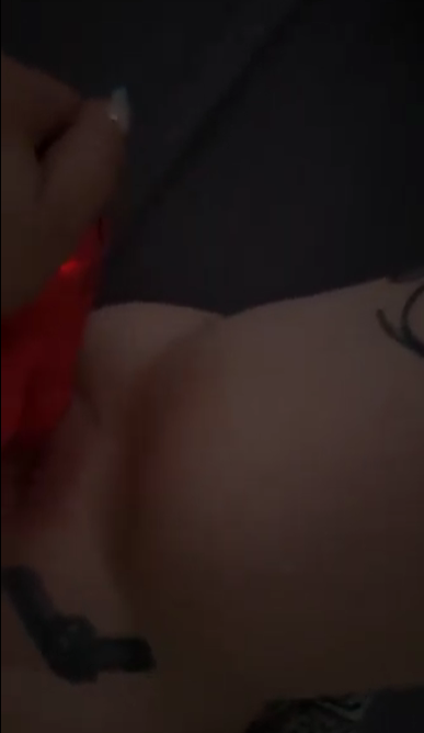 Instagram Girl Sends Nude Videos in DM (Leaked)