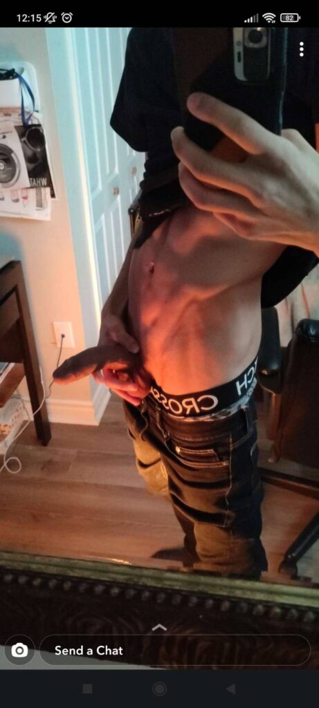 Muscular man showing his Snapchat Nudes