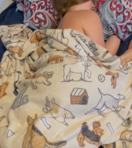 Stepsister sleeps naked in her bed